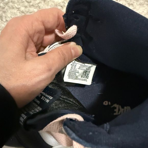 Nike Air Jordan 1 Retro OG Bubblegum Pink and Navy High-Top Sneakers Womens 8 - Picture 7 of 7